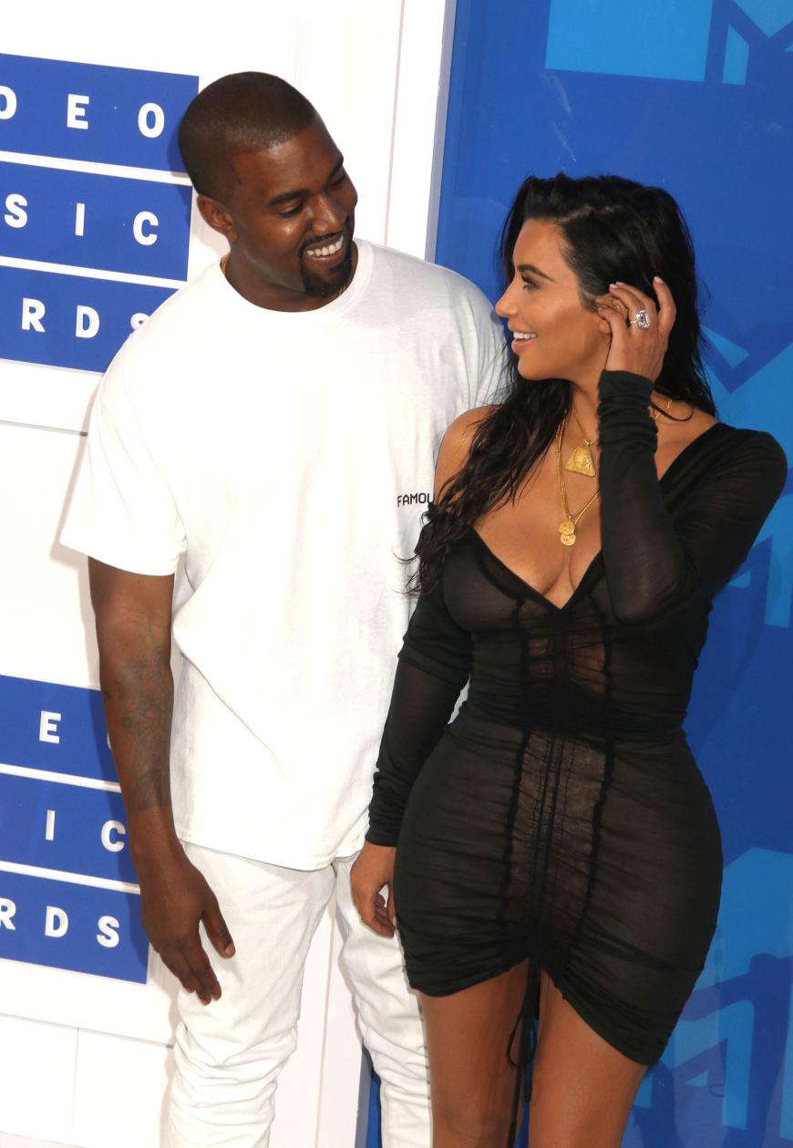 Kim Kardashian und Kayne West wünschen sich noch ein Baby. Nun versuchen sie es mit einer Leihmutter. 