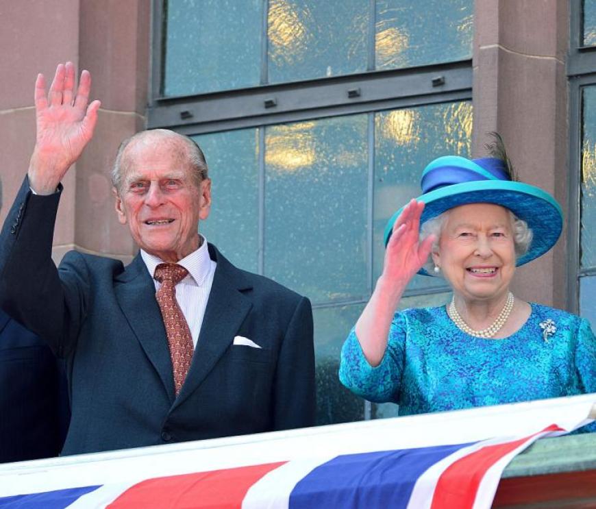 Prinz Philip (96) winkt gemeinsam mit der Queen dem britischen Volk zu.