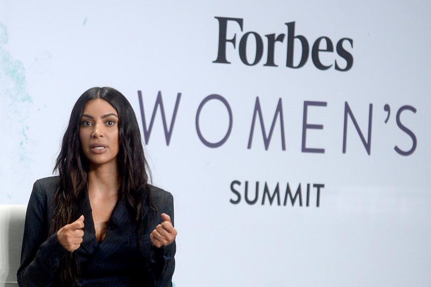 Kim Kardashian verdient sich bei den Einkünften von "KKW Beauty" definitiv eine goldene Nase!
