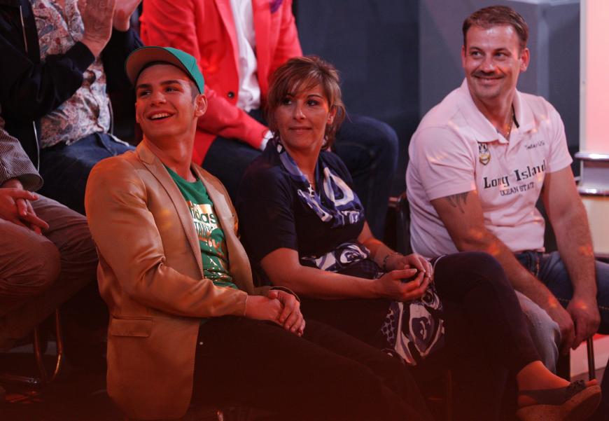 Pietro Lombardi mit Sarahs Eltern, die Alessio oft sehen. Anders sieht es bei Oma und Opa Lombardi aus ...