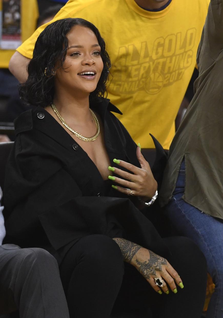 Rihanna ist offenbar frisch verliebt.