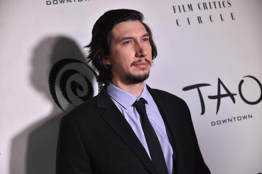 Coole Aktion! Schauspieler Adam Driver überraschte eine Studentin mit einem Stipendium!