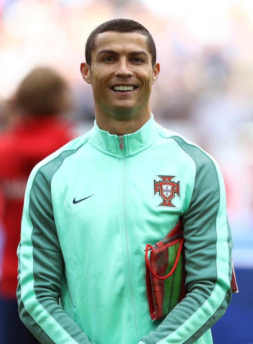 Der Star-Kicker Cristiano Ronaldo ist stolzer Papa von Zwillingen geworden.