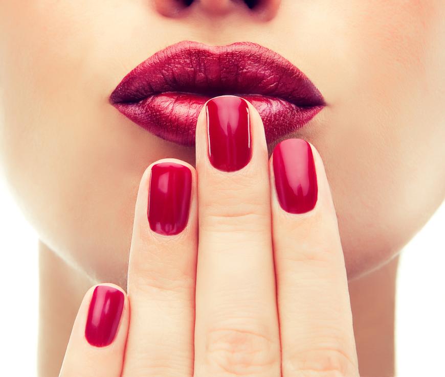 Wer regelmäßig das Nagelstudio besucht, um sich eine Gel- oder Shellac-Maniküre verpassen zu lassen, der sollte dies nach den neusten Studien-Ergebnissen nochmals überdenken.
