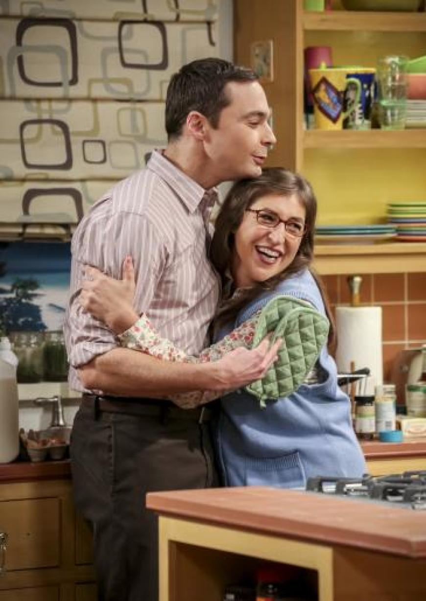 Die zunächst platonische Beziehung mit Sheldon (Jim Parsons) nimmt im Verlauf der Serie immer mehr Fahrt auf.