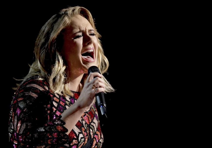 Ihre Stimmbänder machen Adle zu schaffen. Ob sie jemals wieder live singen wird?