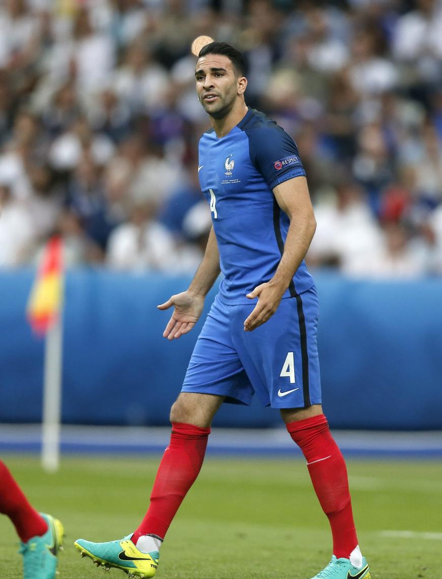 ....Und zwar mit dem Fußballer Adil Rami.