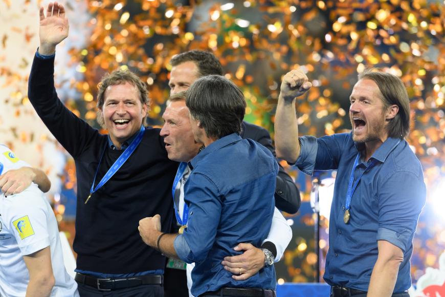 „Natürlich bin ich megastolz auf diese Mannschaft“, sagte Jogi Löw nach dem Spiel - bevor er eine Bierdusche bekam.