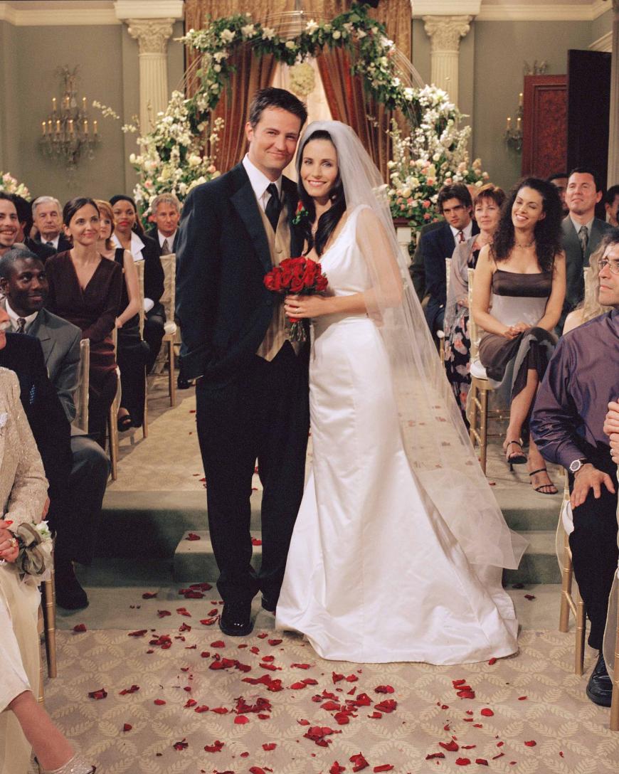 Ein Höhepunkt der Serie: Chandlers und Monicas Hochzeit. Auch im wahren Leben wurde Matthew Perry und Courteney Cox eine Liaison angedichtet.