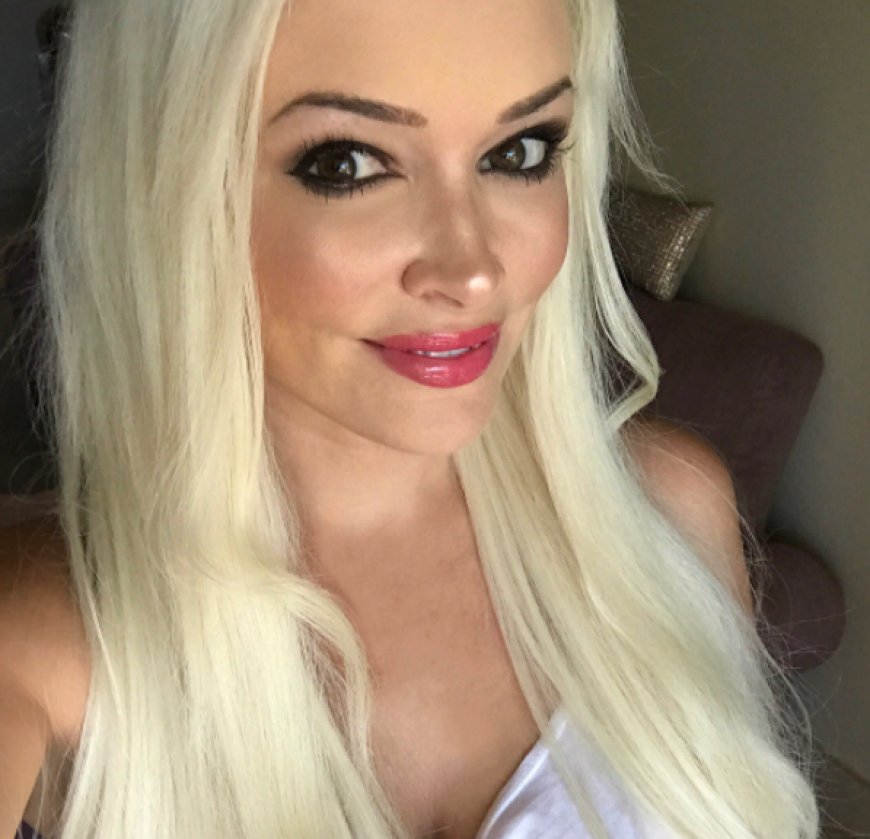 So kennen wir Daniela Katzenberger: Dick geschminkt und mit langen Fake-Wimpern! Ein Bild weiter seht ihr die Katze komplett ungeschminkt!