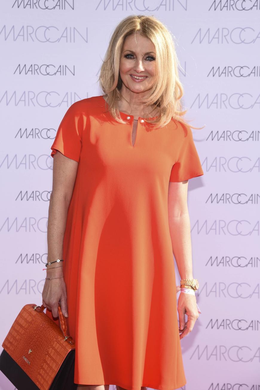 Sommerlich angezogen und gut gelaunt erblickten wir Frauke Ludowig, das Kleid trug einen Hauch auf, aber das Gesamtbild war wirklich schön.