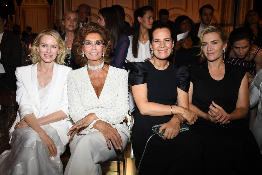 Wow, was für eine Front-Row bei der Haute Couture Show von Armani Prive: (v.l.n.r.) Naomi Watts, Sophia Loren, Roberta Armani und Kate Winslet!