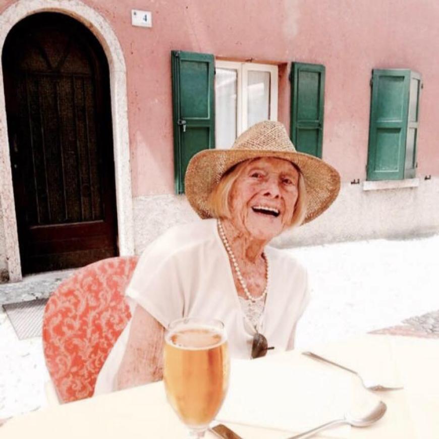 Sie ist 107 Jahre alt und hat über 1.000 Fans auf Facebook: Maria Fritzsche.