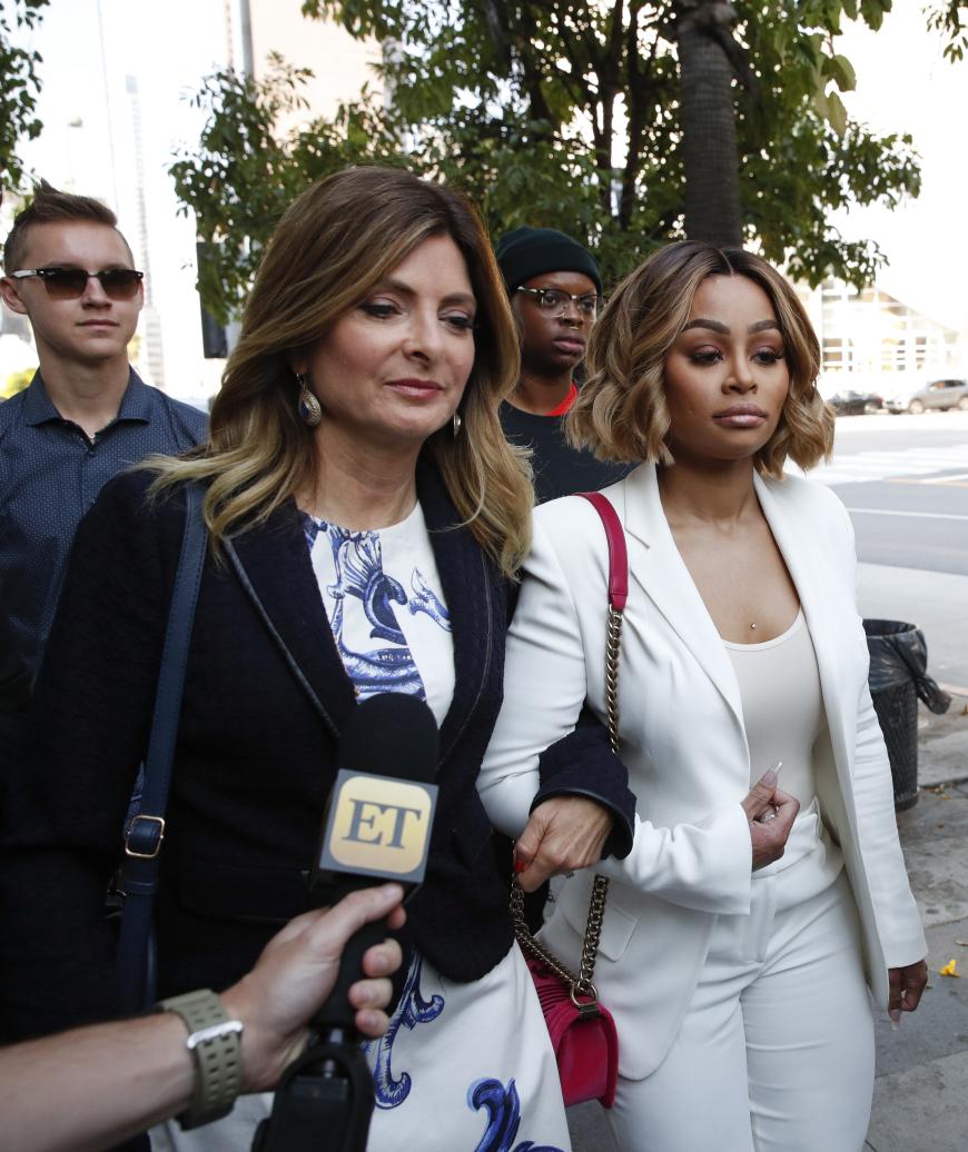 Blac Chyna (hier mit Anwältin Lisa Bloom) und Rob Kardashian liefern sich einen heftigen Rosenkrieg vor Gericht