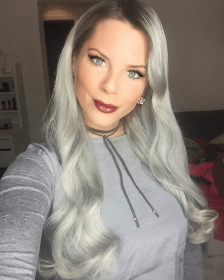 Im Januar 2017 entschied sich Jenny endlich dazu, eine andere Haarfarbe auszuprobieren als Daniela. Das Grau stand ihr hervorragend.