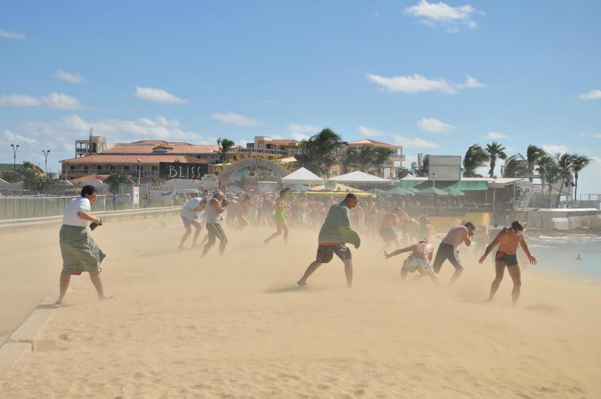 Für die Touristen am Maho Beach kann die Situation schnell gefährlich werden. Ein Experte warnt: