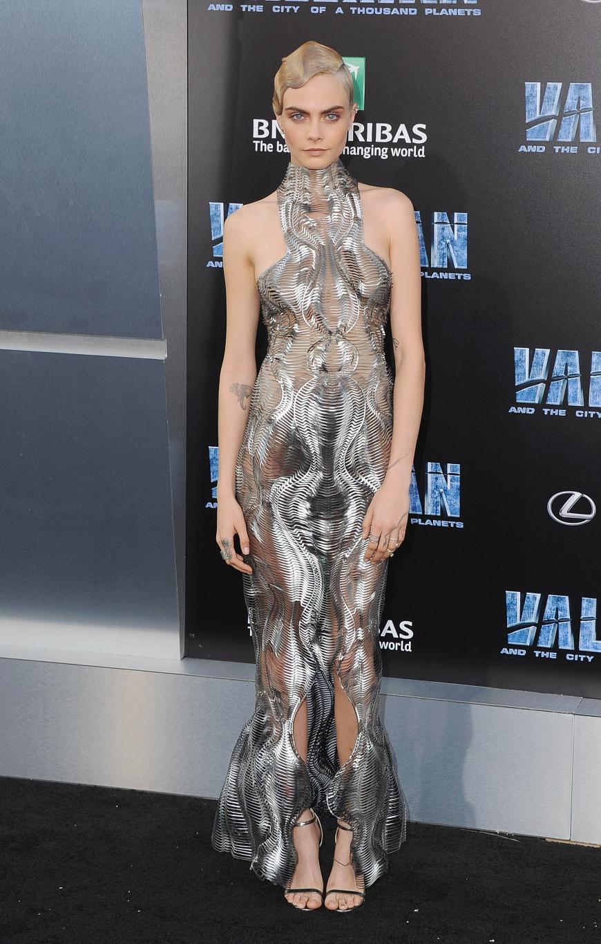 Auch ihre Schwester Cara war gestern bei der Premiere dabei und sie sah einfach galaktisch umwerfend aus, so ein tolles Kleid haben wir selten gesehen.
