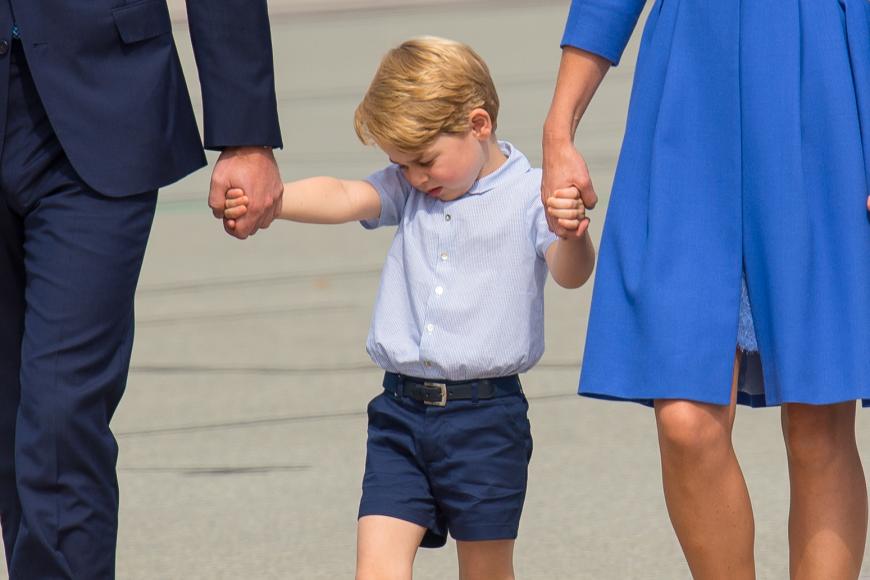 Nur einer war nicht so gut gelaunt: Der kleine Prinz George war offenbar müde vom Flug.