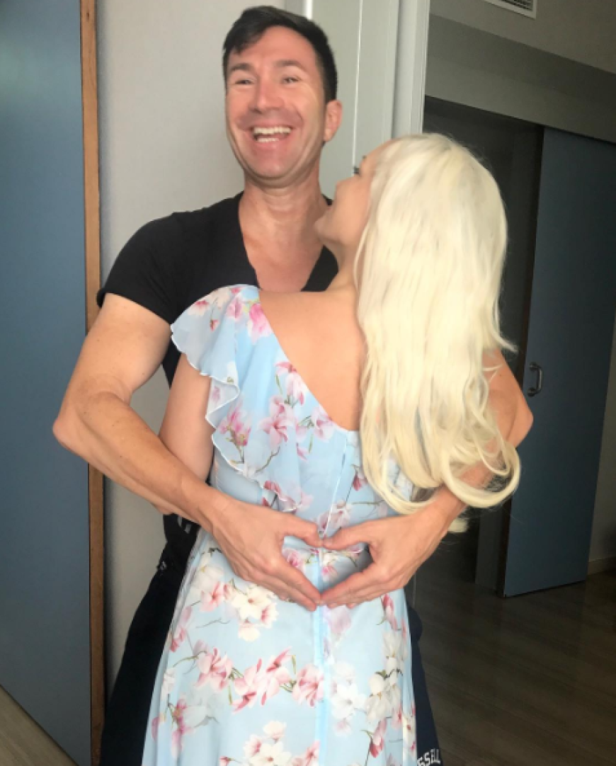 Dieses wunderschöne Kleid scheint auch Lucas total zu lieben.