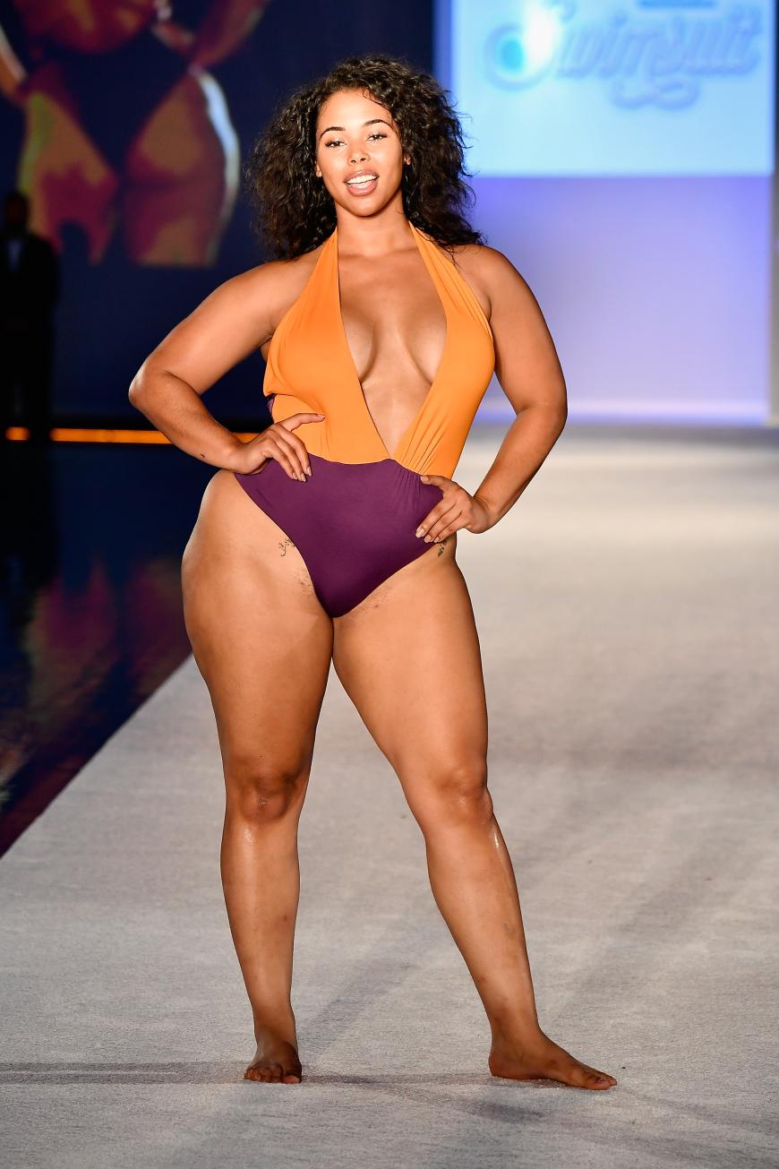 Sexy Catwalk bei der SWIMMIAMI von