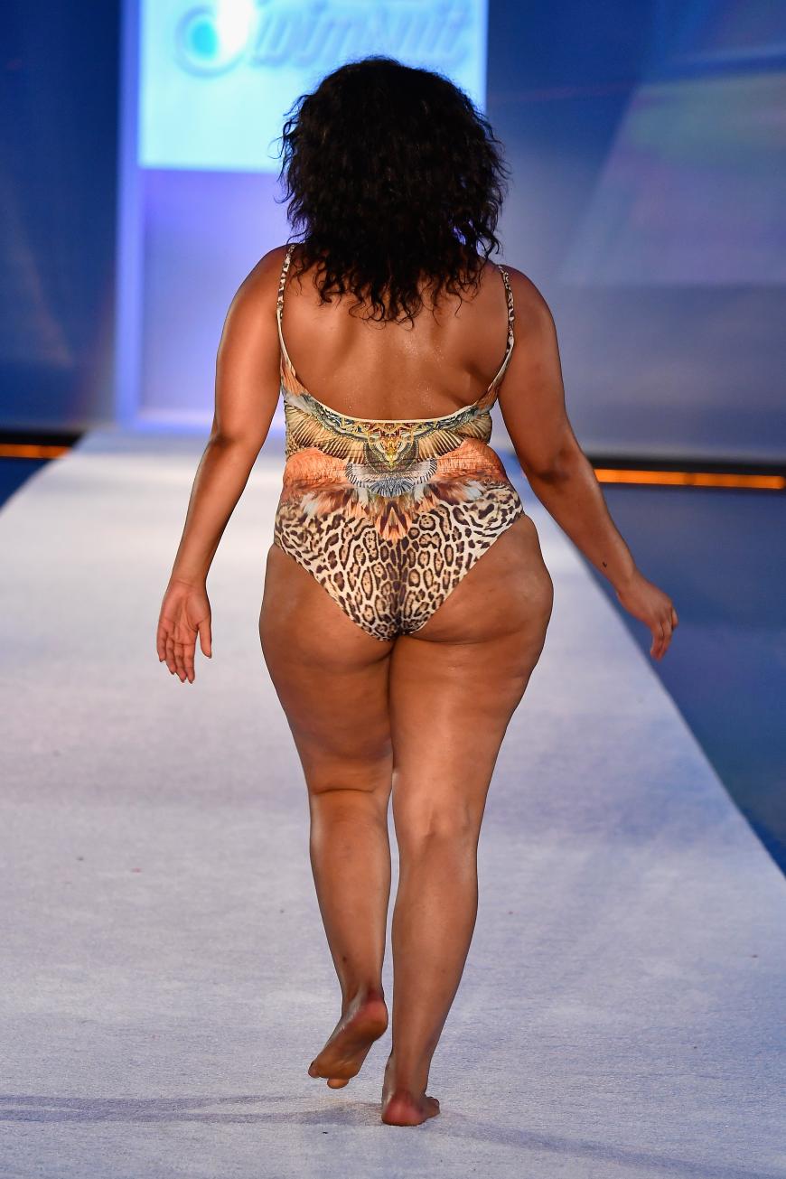 Orangenhaut, na und? Auch Models mit Cellulite zeigen ihre Kurven.