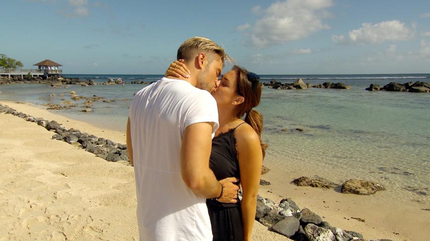 Johannes, der charmante Verführer vom Bodensee, steht für Segelwochenenden, Luxus und ein unbeschwertes Leben. Genau das, was Jessica sich wünscht. Er wirkte auf die Bachelorette von Anfang an eine magische Anziehung aus und war der erste, der sie küssen durfte. Ob er am Ende auch derjenige ist, der ihr Herz erobert hat?
