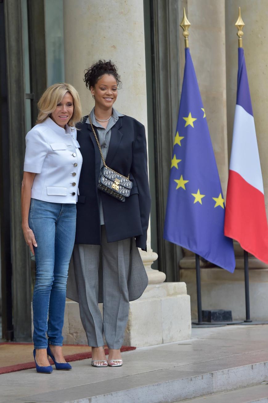 Rihanna besuchte vor zwei Tagen Frankreichs Präsidenten Macron und seine Frau, um sie für ihre Wohltätigkeitsorganisation