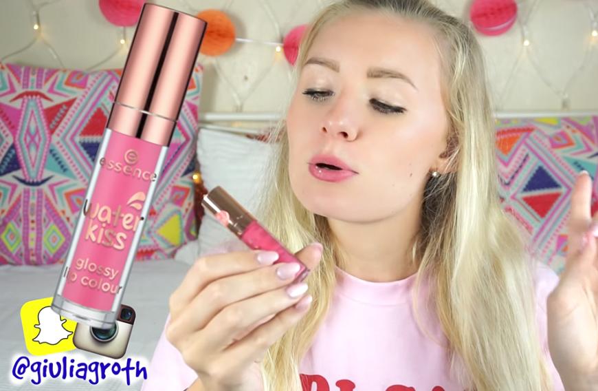 Für einen glänzenden Kussmund empfiehlt Giulia ihren Fans die Water Kiss Glossy Lip Colours von Essence (Farbe: 02 Mermaid Diary).