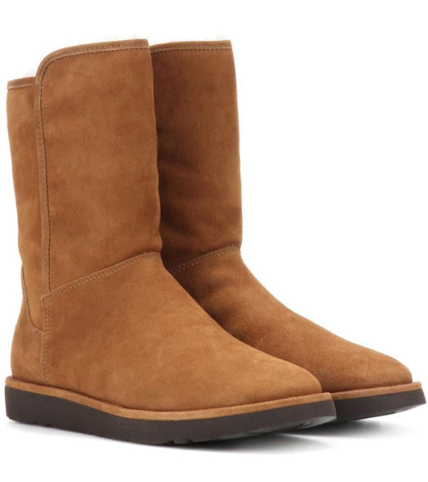 Diese Schuhe von UGG sehen den Boots von Birkenstock zum Verwechseln ähnlich, 250€ bei mytheresa.com.