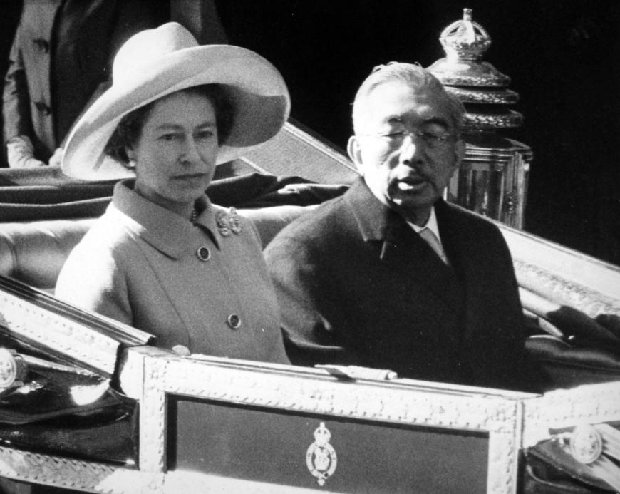 Hier sieht man die Queen bei einer Japan-Reise im Jahr 1971. Auf diesem Foto ist das Oberhaupt der britischen Monarchie 45 Jahre alt, also halb so alt wie jetzt.