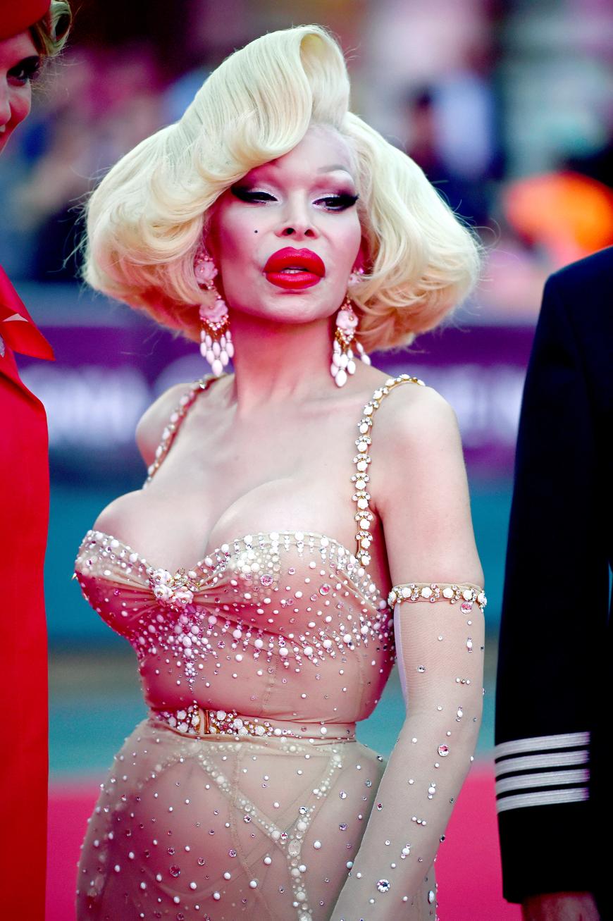 Transgender-Ikone Amanda Lepore deutet in ihrer aktuellen Biografie „Doll Parts“ an, eine Affäre mit Kayne West gehabt zu haben.
