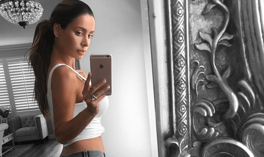 Auch im siebten Monat ist das Fitness-Model extrem schlank!