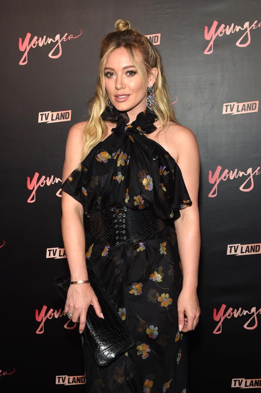 Ein paar extra Pfunde und Dellen an den Oberschenkeln? Pff! Hilary Duff pfeifft auf fiese Bodyshamer.