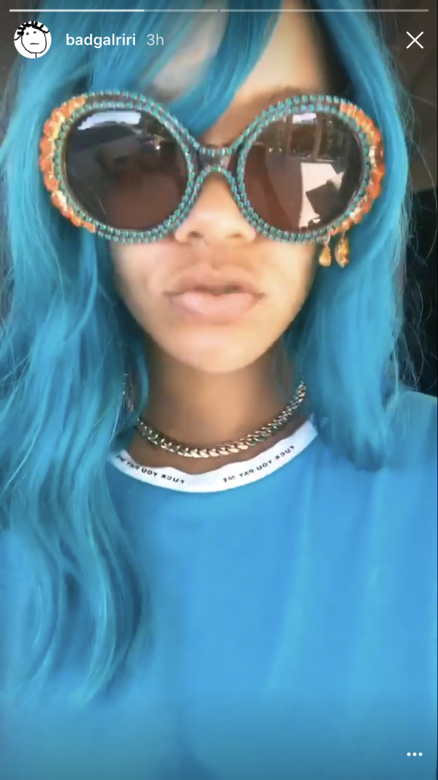 Ahhhh, oh keine blauschimmernde Schmeißfliege, nur Rihanna. Sorry für den Fehlalarm...
