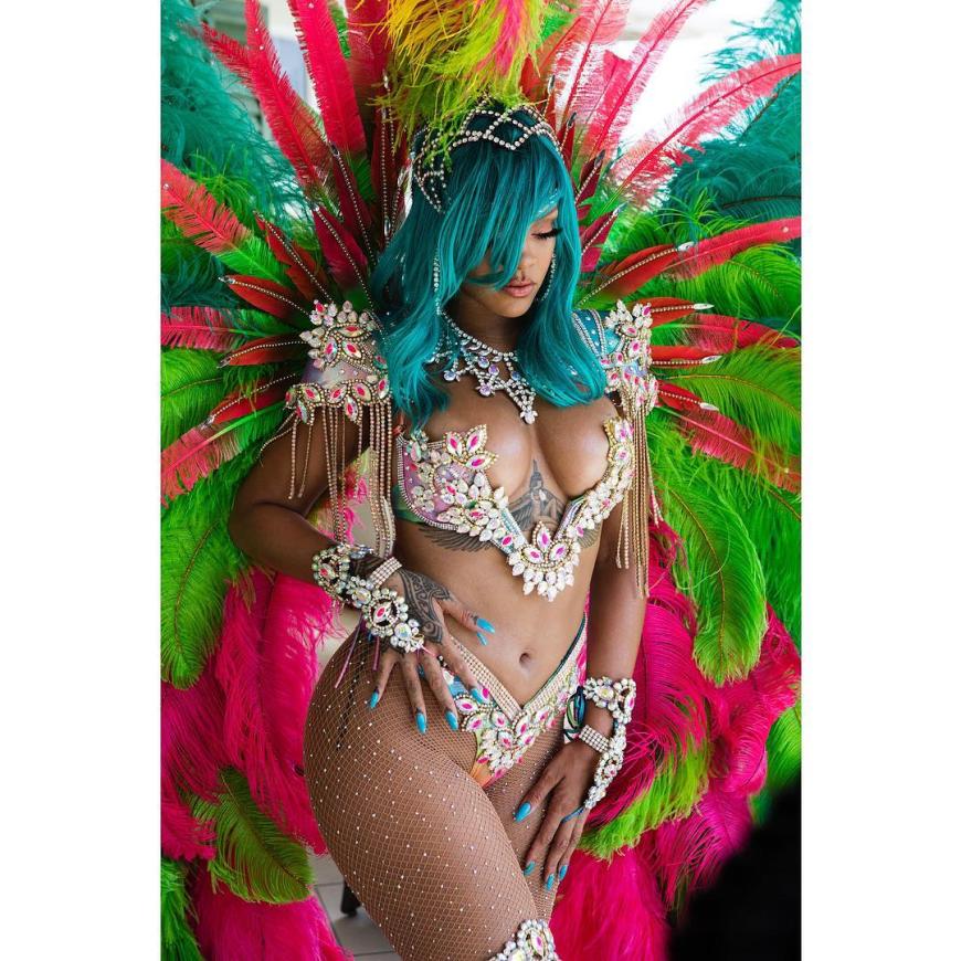 Unfassbar geniales Karnevals-Kostüm, Rihanna haut uns an diesem Morgen echt vom Hocker!