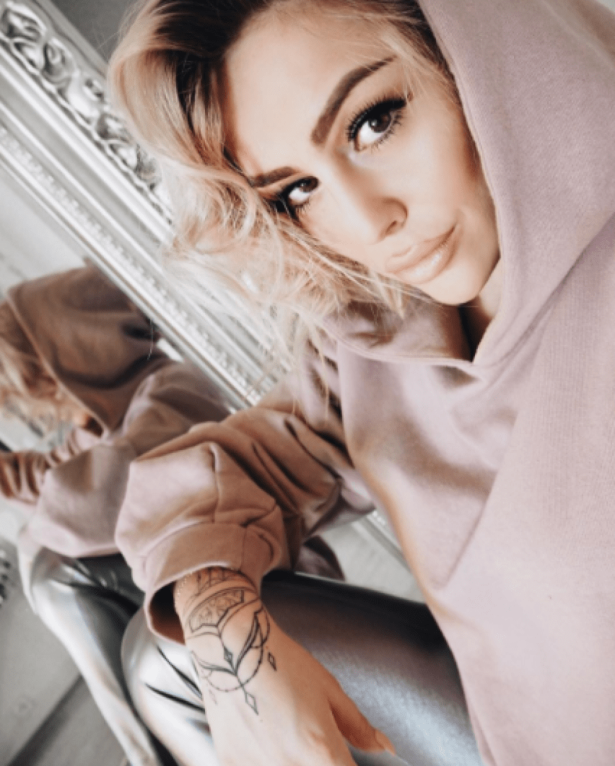 Auch die ehemalige Bachelor-Kandidatin Samantha Abdul hat sich ein Mandala-Hand-Tattoo stechen lassen, das sie bei Instagram zeigt!