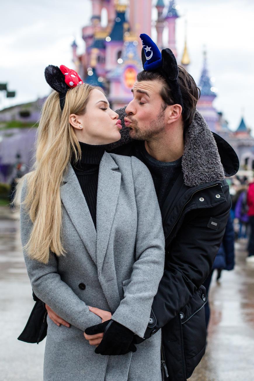 Dabei gaben sich die angeblichen Lovebirds alle Mühe, ihre Zuneigung in der Öffentlichkeit zu demonstrieren, wie hier in Disneyland.