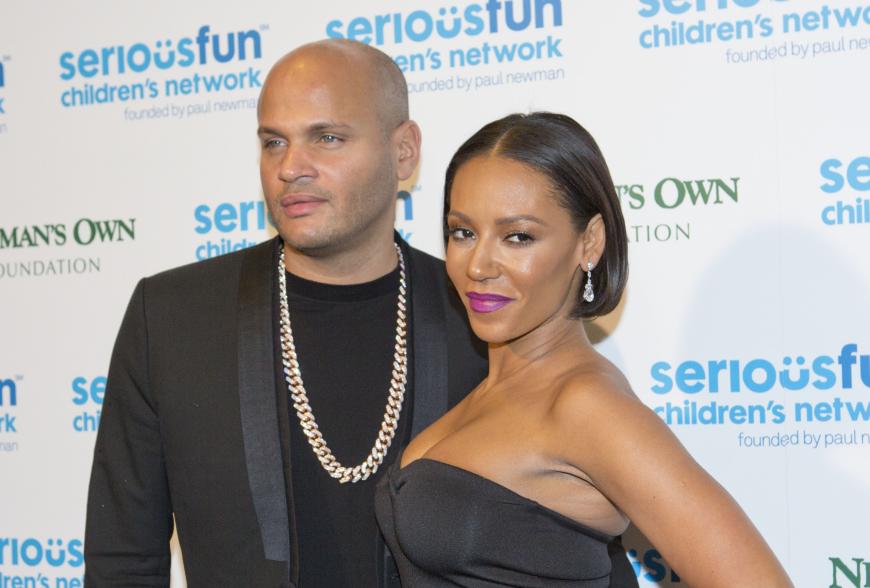Während Mel B. behauptet, Stephen habe eine Affäre mit der Nanny gehabt und diese geschwängert, behauptet Kindermädchen Lorraine Gilles etwas ganz anderes: Sie habe mehrmals wöchentlich mit dem Ex-Spice-Girl geschlafen ...