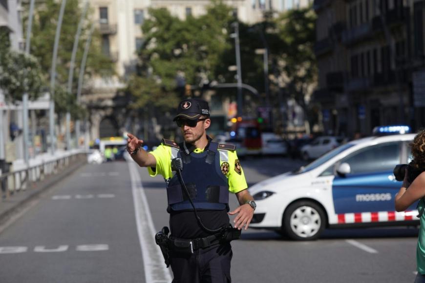 Terroranschlag in Barcelona: Gegen 17 Uhr raste heute (17. August) ein Lieferwagen in eine Menschenmenge, mindestens 13 Menschen kamen ums Leben