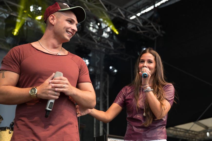 2016 trennte sich das Paar, nachdem gemeinsame Fotos von Sarah und ihrer Jugendliebe Michal T. auftauchten.