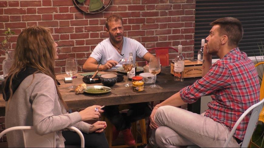Beim vertrauten Gespräch zwischen Sarah Kern, Willi Herren und Eloy de Jong fließen plötzlich Tränen