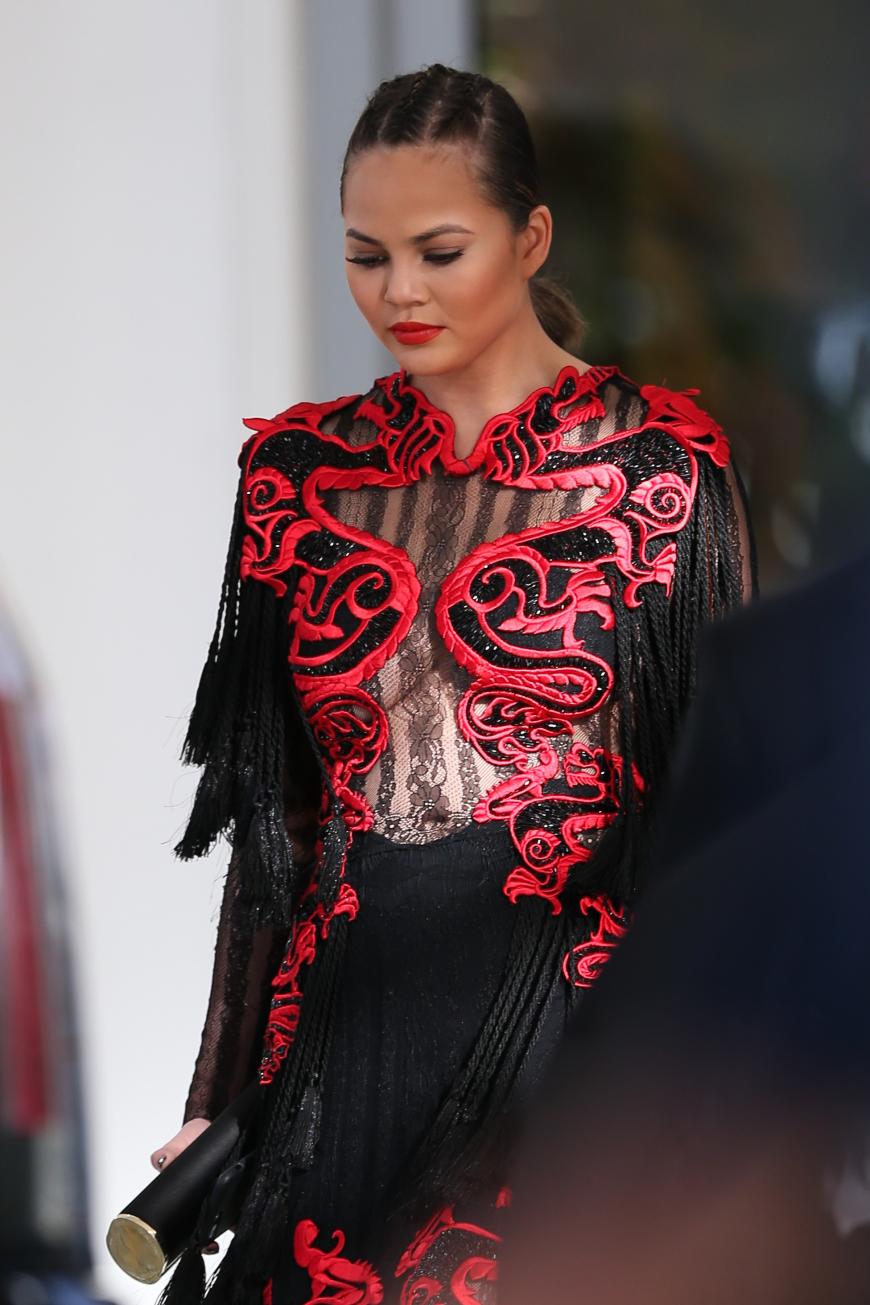 „Ich habe einfach zu viel Alkohol getrunken“, berichtet Chrissy Teigen jetzt im Interview mit der amerikanischen