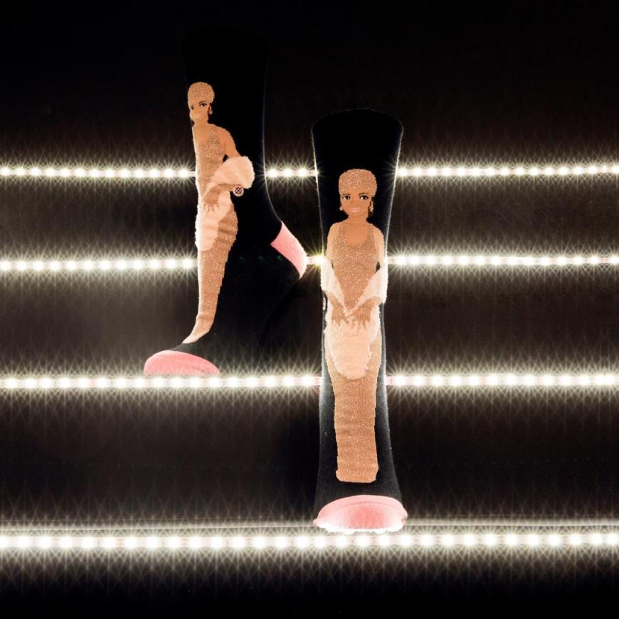 Dieses Paar spiegelt wenigstens Rihanna wieder wie wir sie kennen, aber sind die Socken cool oder total unnötig?