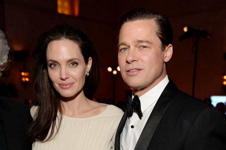 Auch die Ehe mit Angelina Jolie scheiterte wegen Brads Alkoholsucht. Diese soll er nach einer Therapie in den Griff bekommen haben.