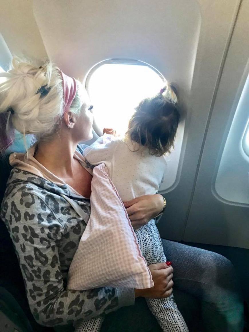 Auf dem Weg zur Versöhnung mit Iris Klein? Daniela fliegt mit ihrer Tochter nach Deutschland.
