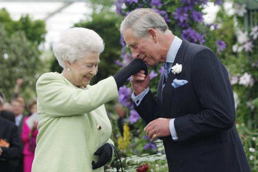Doch Charles soll die Queen angefleht haben, ihn zum König zu machen.