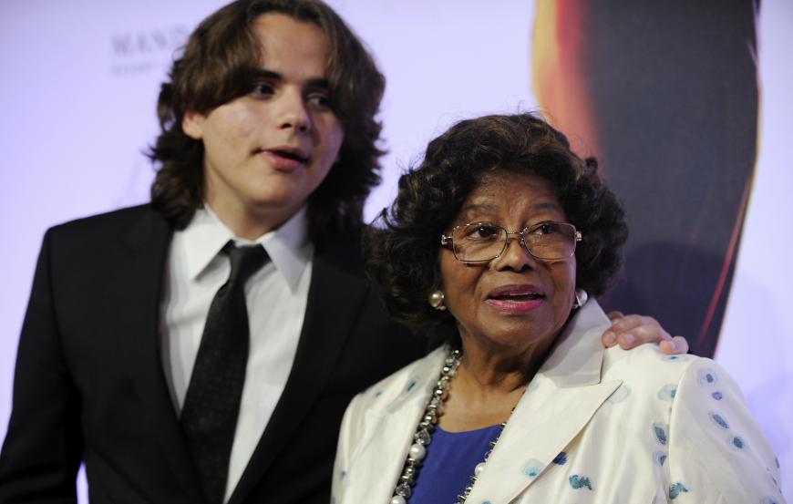 Seine Mutter, Katherine Jackson, soll nun verraten haben, dass sich der Leichnam von Michael Jackson gar nicht in seinem Sarg befinde.