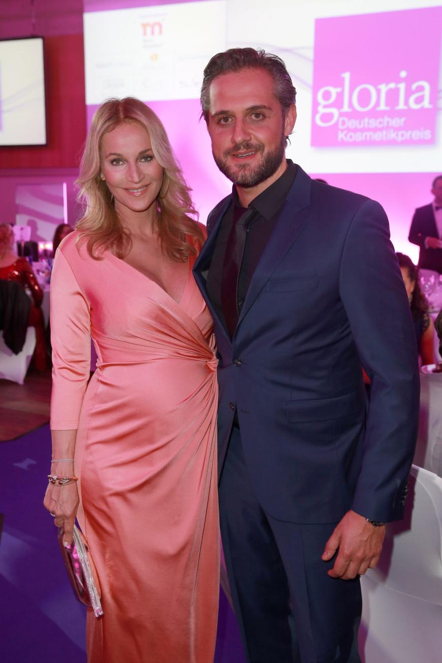 Caroline Beil und ihr Liebster Philipp Sattler wurden vor wenigen Wochen Eltern der kleinen Ava.