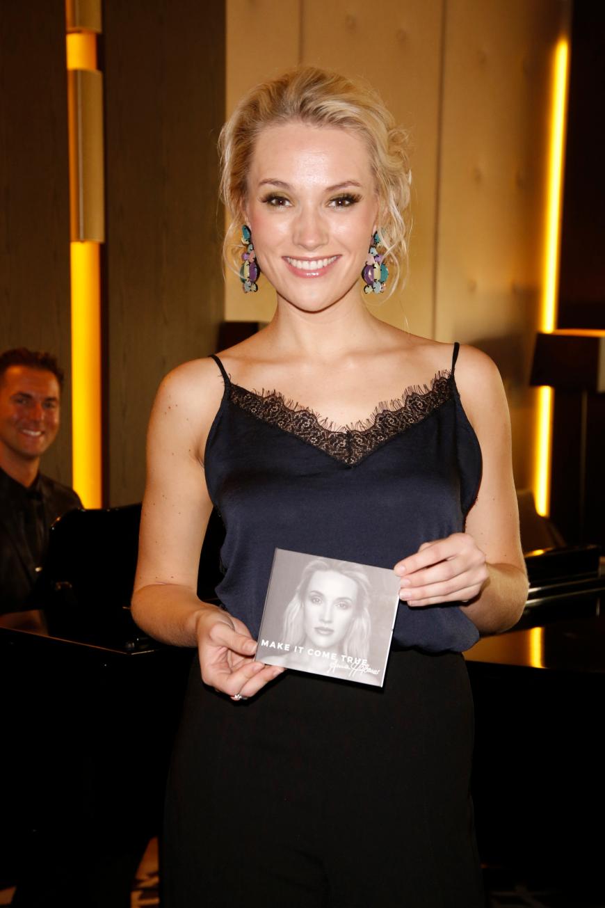 Anna Hofbauer war 2014 die „Bachelorette“. Jetzt hat sie ihr erstes Album eingesungen: „Make It Come True“ erscheint am 1. September.