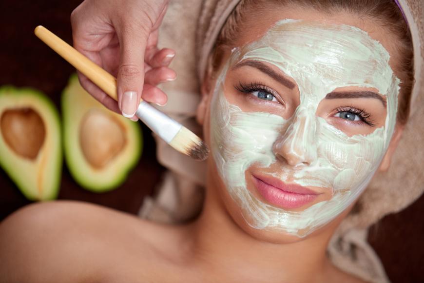 Obst und Gemüsen enthalten für die Haut wertvolle Vitamine und Minaralstoffe – das wissen auch die Stars!